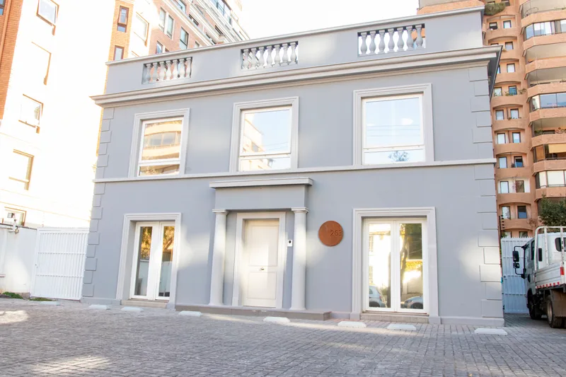 Fachada de edificio habilitado para oficinas corporativas