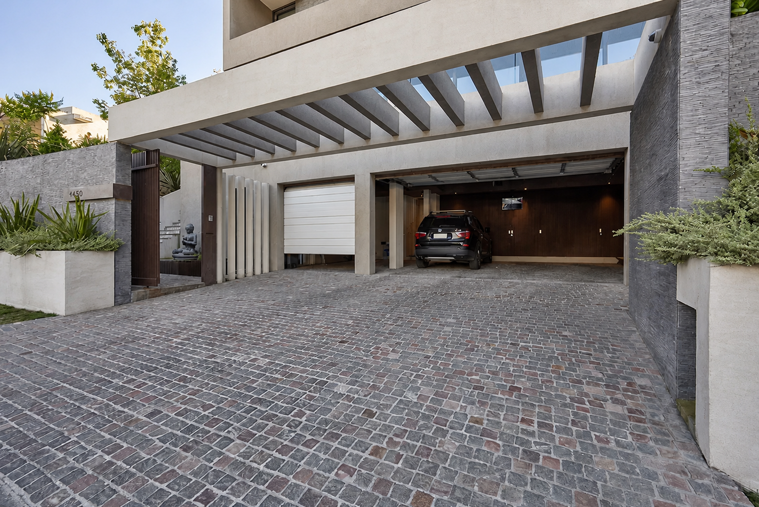 Casa Mirador, acceso vehicular y garaje