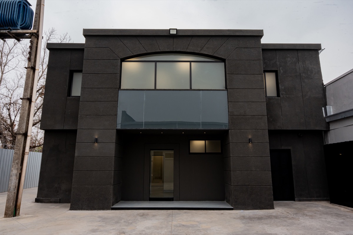 Fachada de proyecto comercial habilitado por Dec Constructora