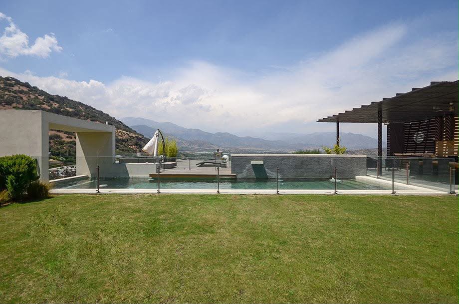 Quincho Malalhue con piscina y vista panorámica