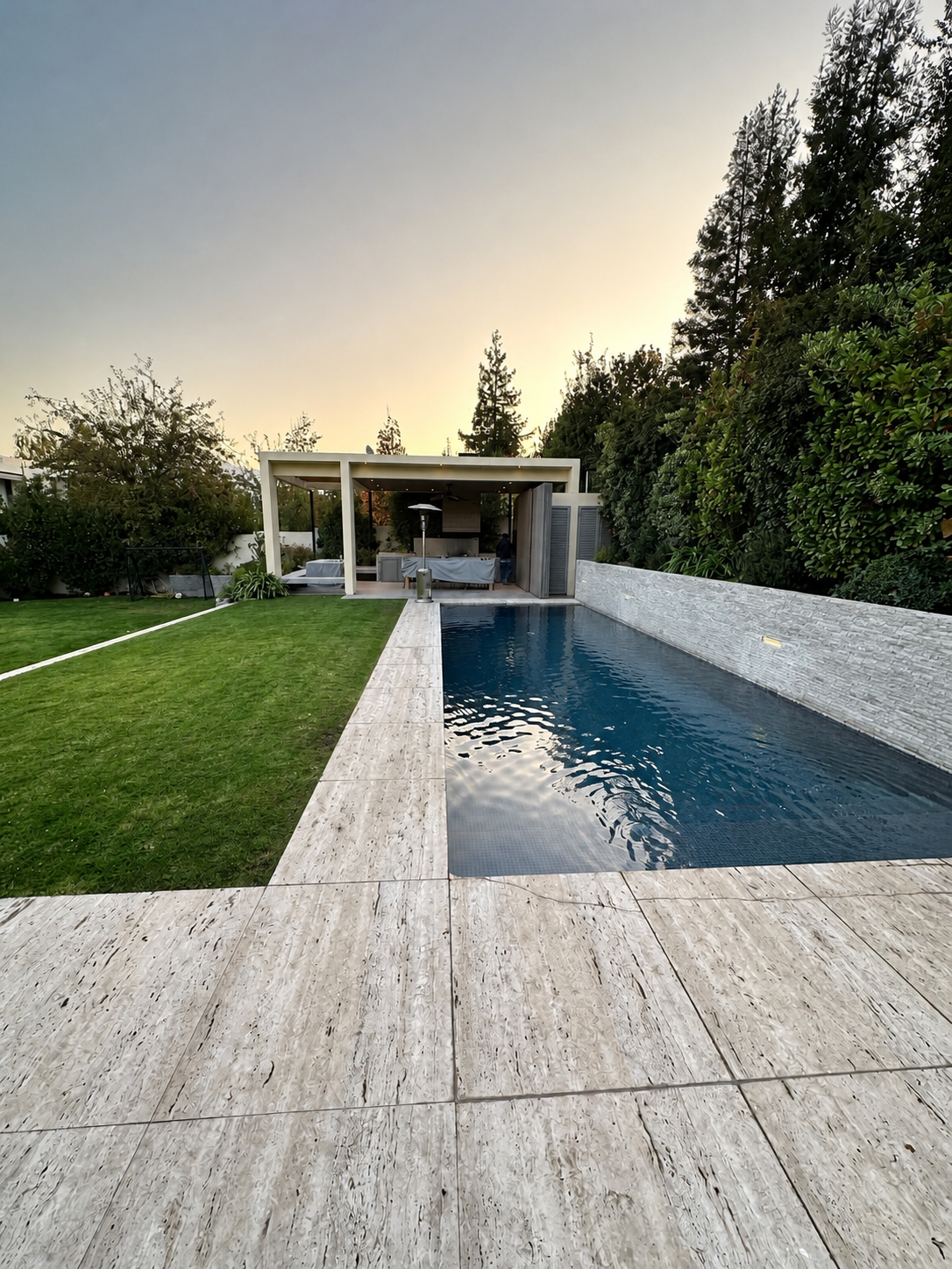 Terraza Los Nogales, piscina conectada con la terraza
